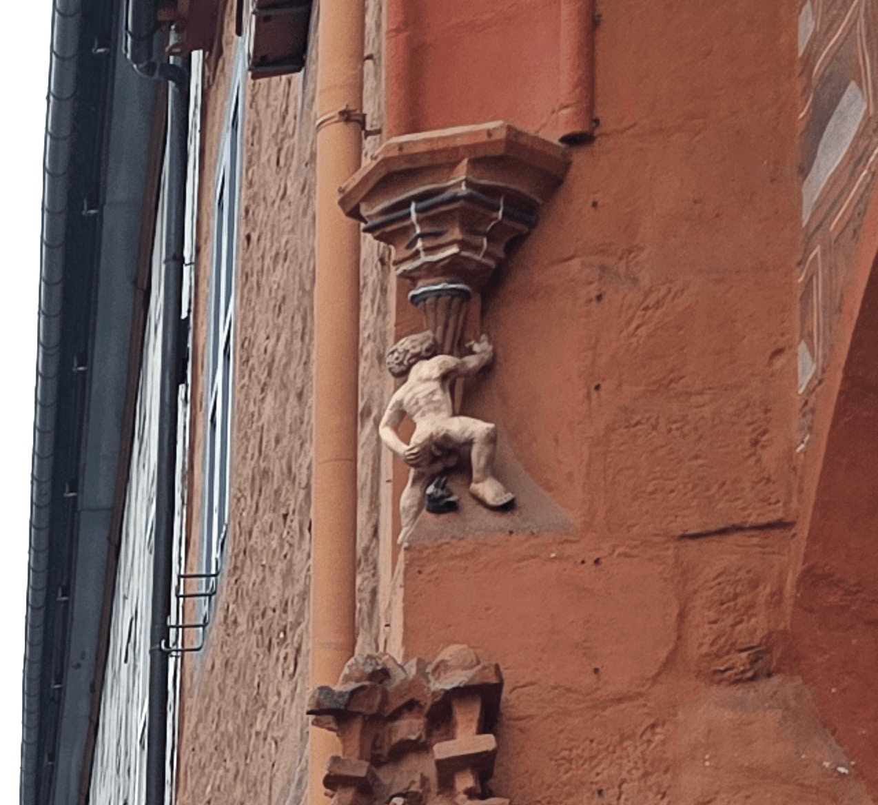 By zooming in the Shitter is clearly seen!
