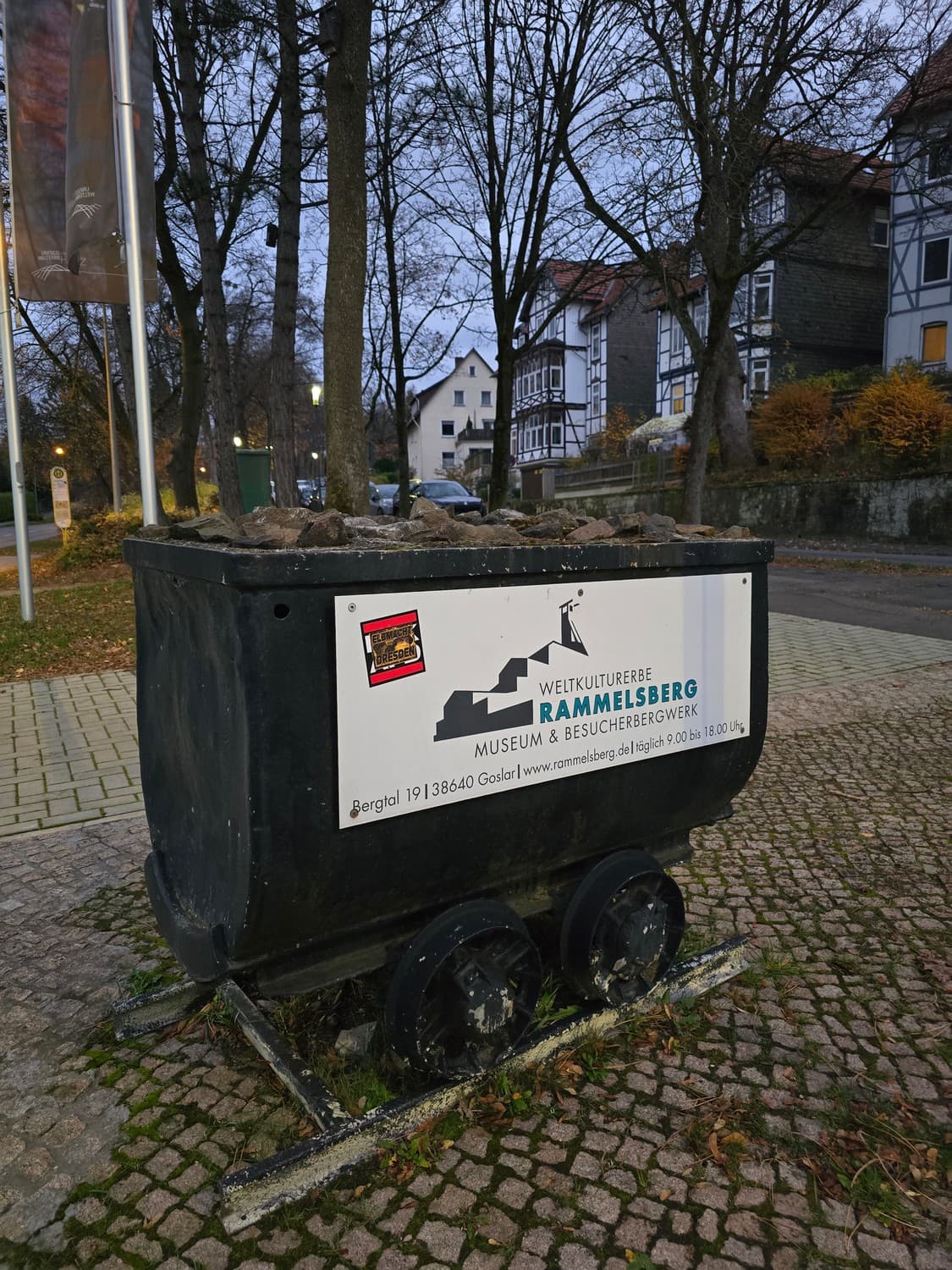 Road turnoff leads to the mines